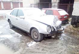 Mercedes-Benz E-класс 2.4AT, 1998, седан, битый - Фото #3