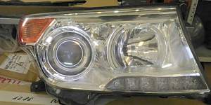 Правая фара Toyota Land Cruiser 200 81145-60F30 - Фото #4